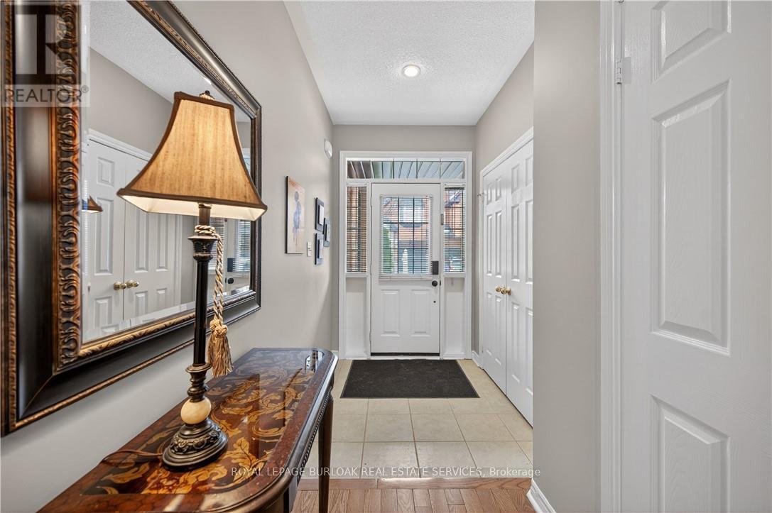 41 - 300 Ravineview Way, Oakville (Wc Wedgewood Creek), Ontario  L6H 7J2 - Photo 5 - W12722416