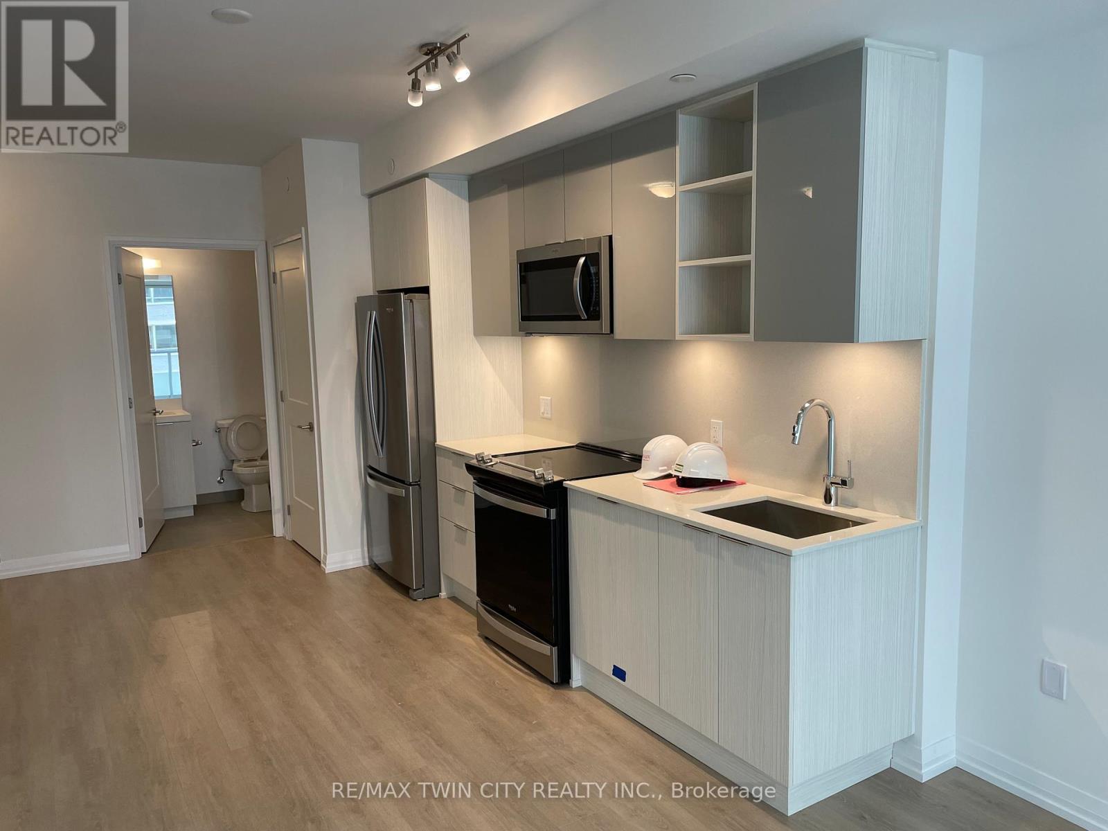 704 - 25 HOLLY STREET, Toronto, Ontario