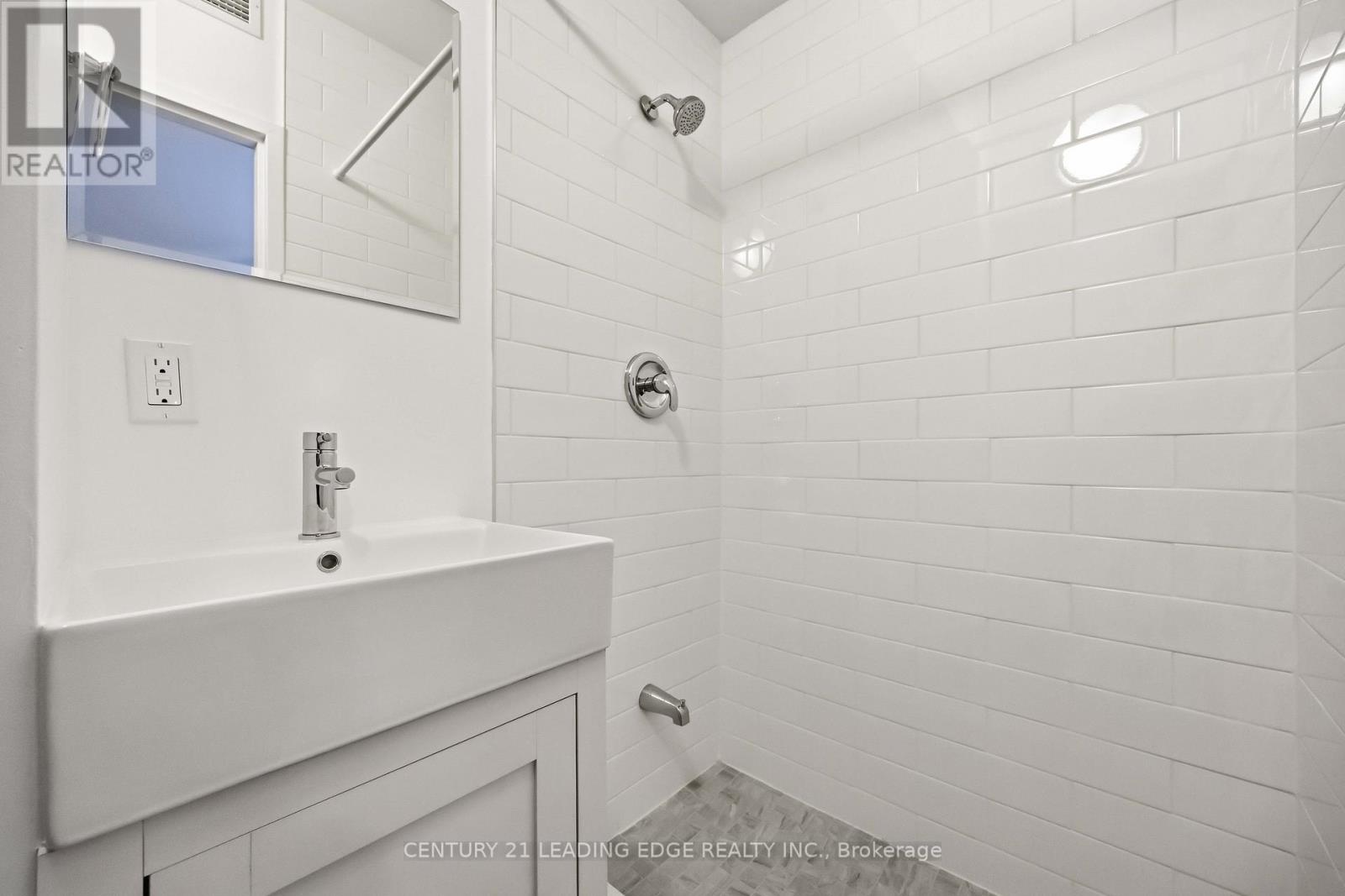 1 - 1a Leonard Avenue, Toronto (Kensington-Chinatown), Ontario  M5T 2P8 - Photo 17 - C12854440