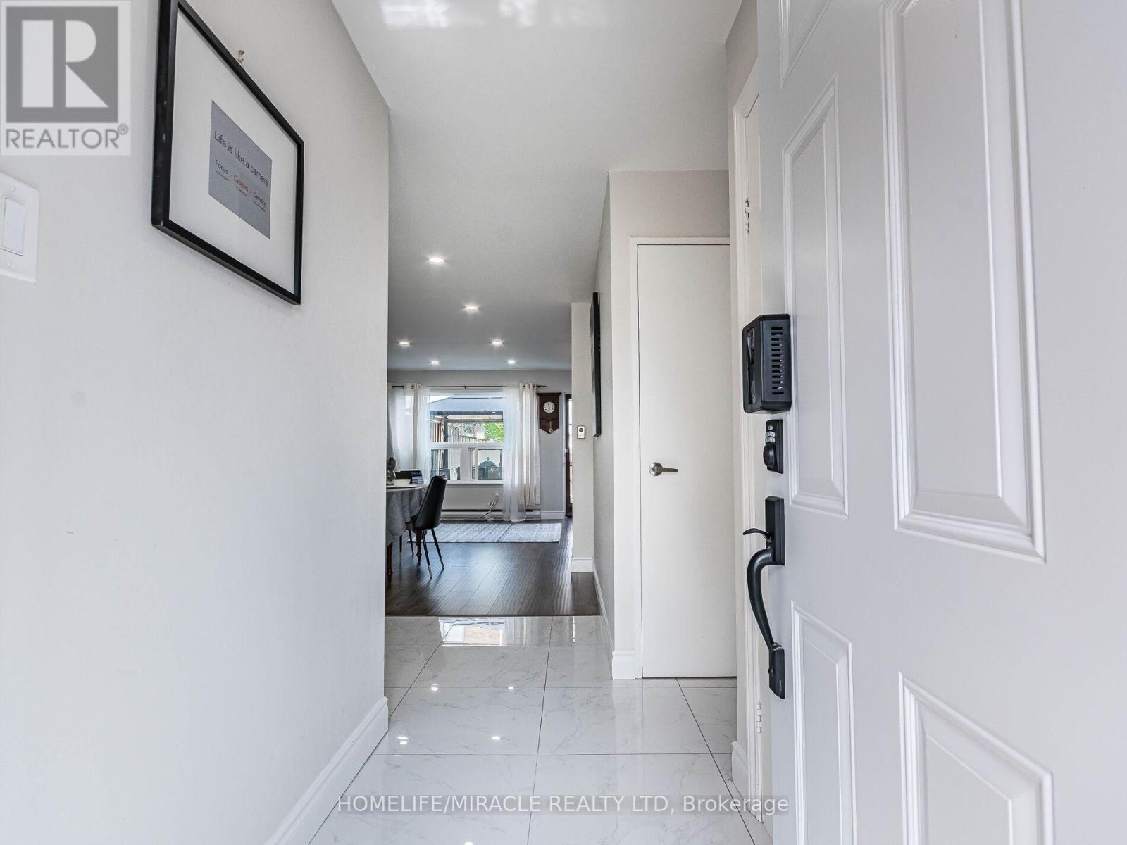 124 - 180 Mississauga Valley Boulevard, Mississauga, Ontario  L5A 3M2 - Photo 2 - W12852400