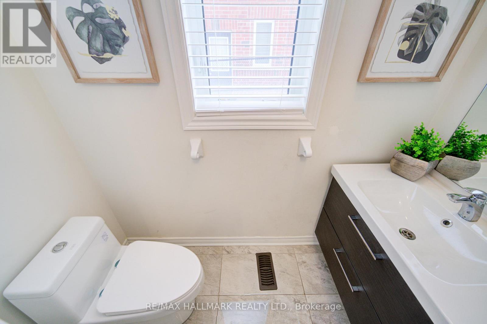 71 Titan Trail, Markham, Ontario  L3S 0E2 - Photo 4 - N12854420