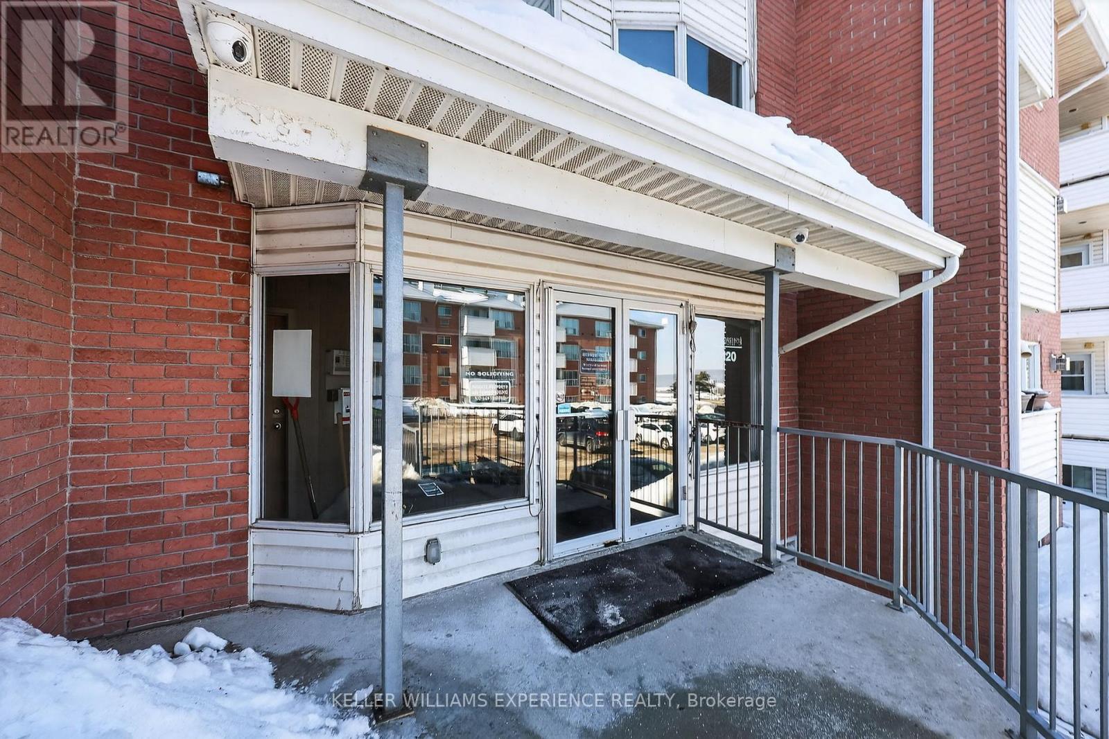 301 - 120 Bell Farm Road, Barrie (Alliance), Ontario  L4M 6J2 - Photo 2 - S12854328