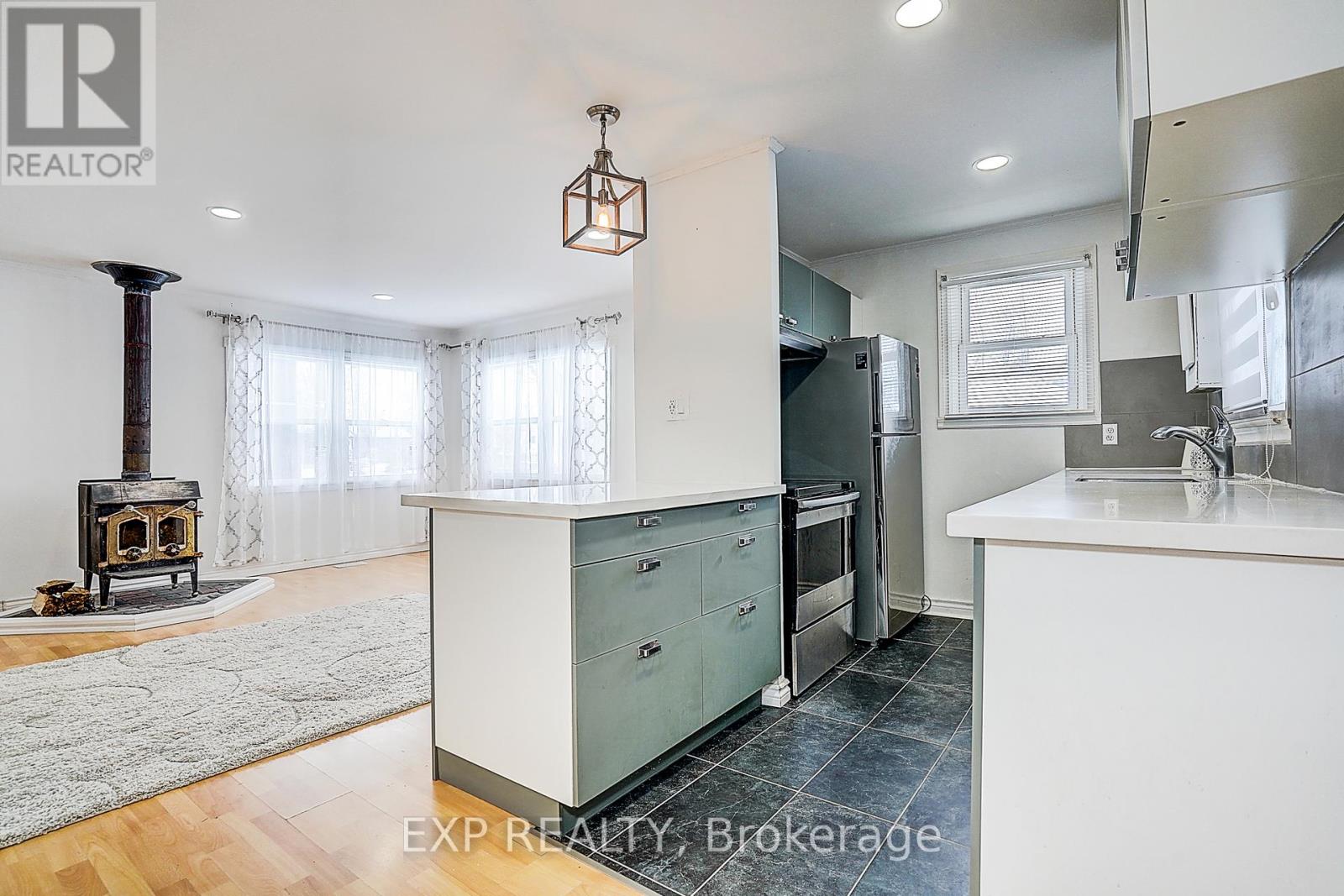 31 Ridge Avenue, Ramara, Ontario  L0K 1B0 - Photo 12 - S12854456