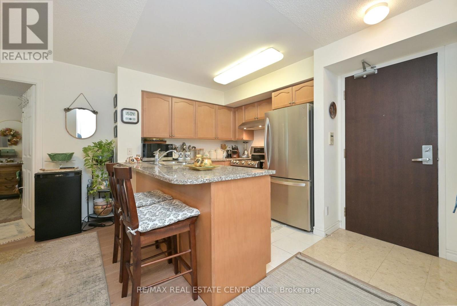 1108 - 335 Rathburn Road W, Mississauga (Creditview), Ontario  L5B 0C8 - Photo 15 - W12854298