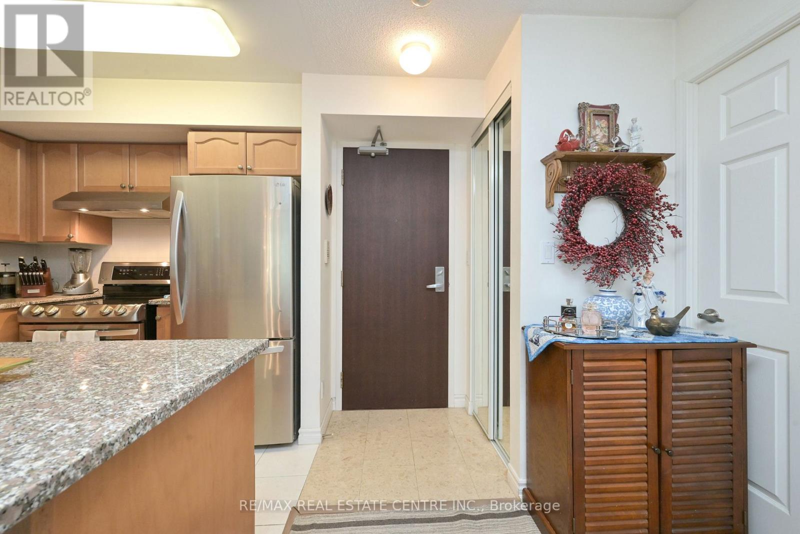 1108 - 335 Rathburn Road W, Mississauga (Creditview), Ontario  L5B 0C8 - Photo 17 - W12854298