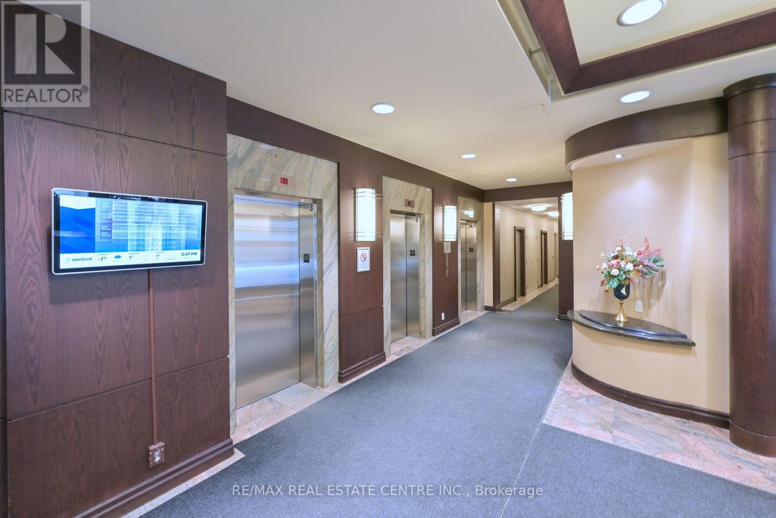 1108 - 335 Rathburn Road W, Mississauga (Creditview), Ontario  L5B 0C8 - Photo 5 - W12854298