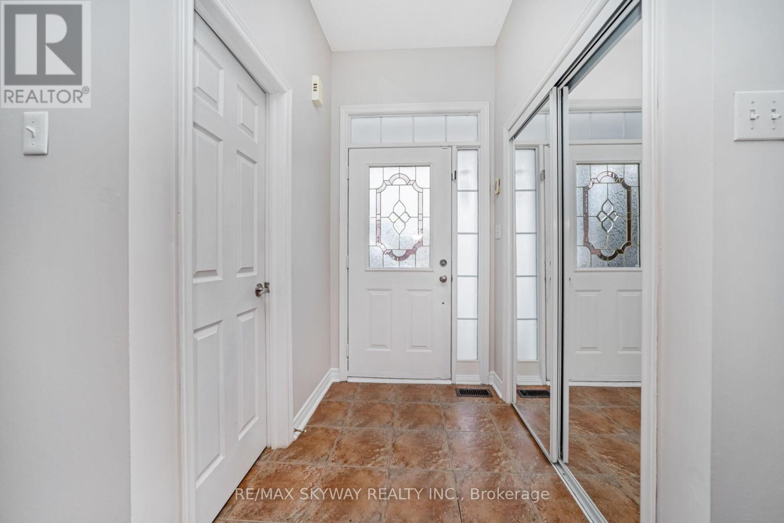 87 Ashdale Road, Brampton (Bram West), Ontario  L6Y 5M9 - Photo 5 - W12854346