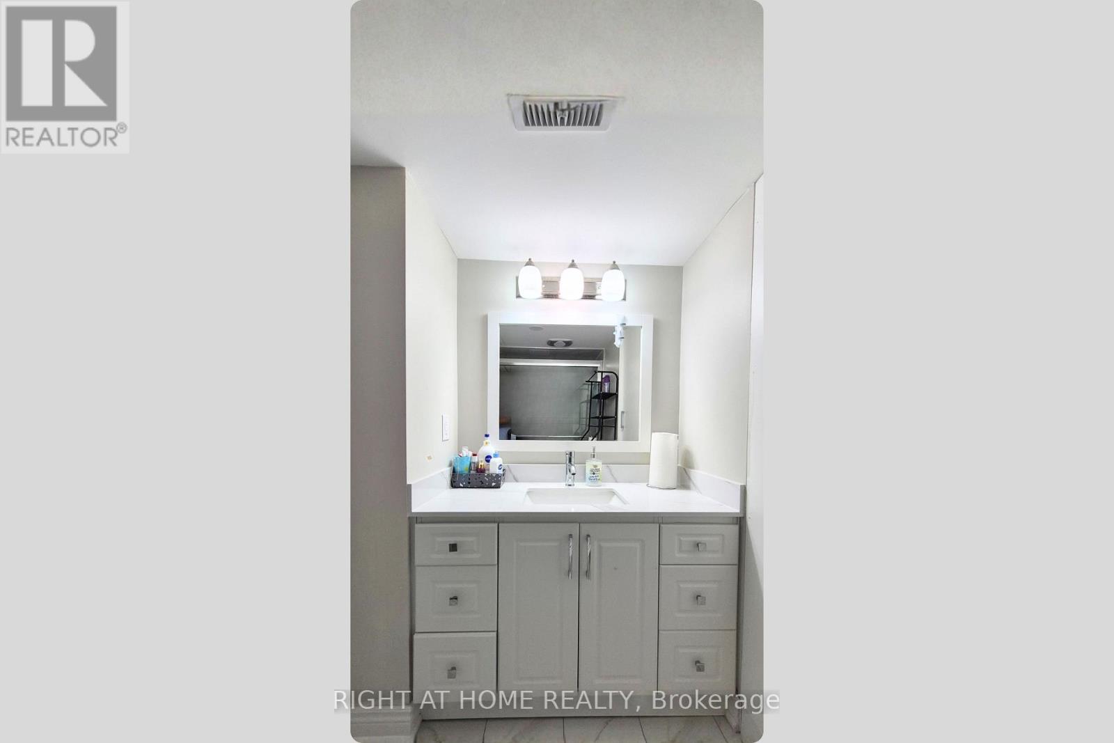 Bsmt - 347 Bristol Road W, Mississauga (Hurontario), Ontario  L5R 3R7 - Photo 11 - W12854378