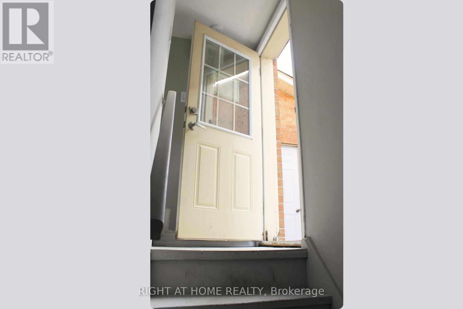 Bsmt - 347 Bristol Road W, Mississauga (Hurontario), Ontario  L5R 3R7 - Photo 2 - W12854378