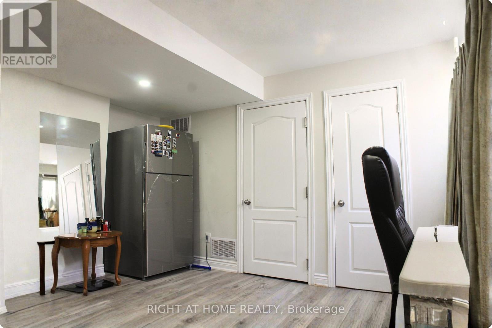 Bsmt - 347 Bristol Road W, Mississauga (Hurontario), Ontario  L5R 3R7 - Photo 4 - W12854378