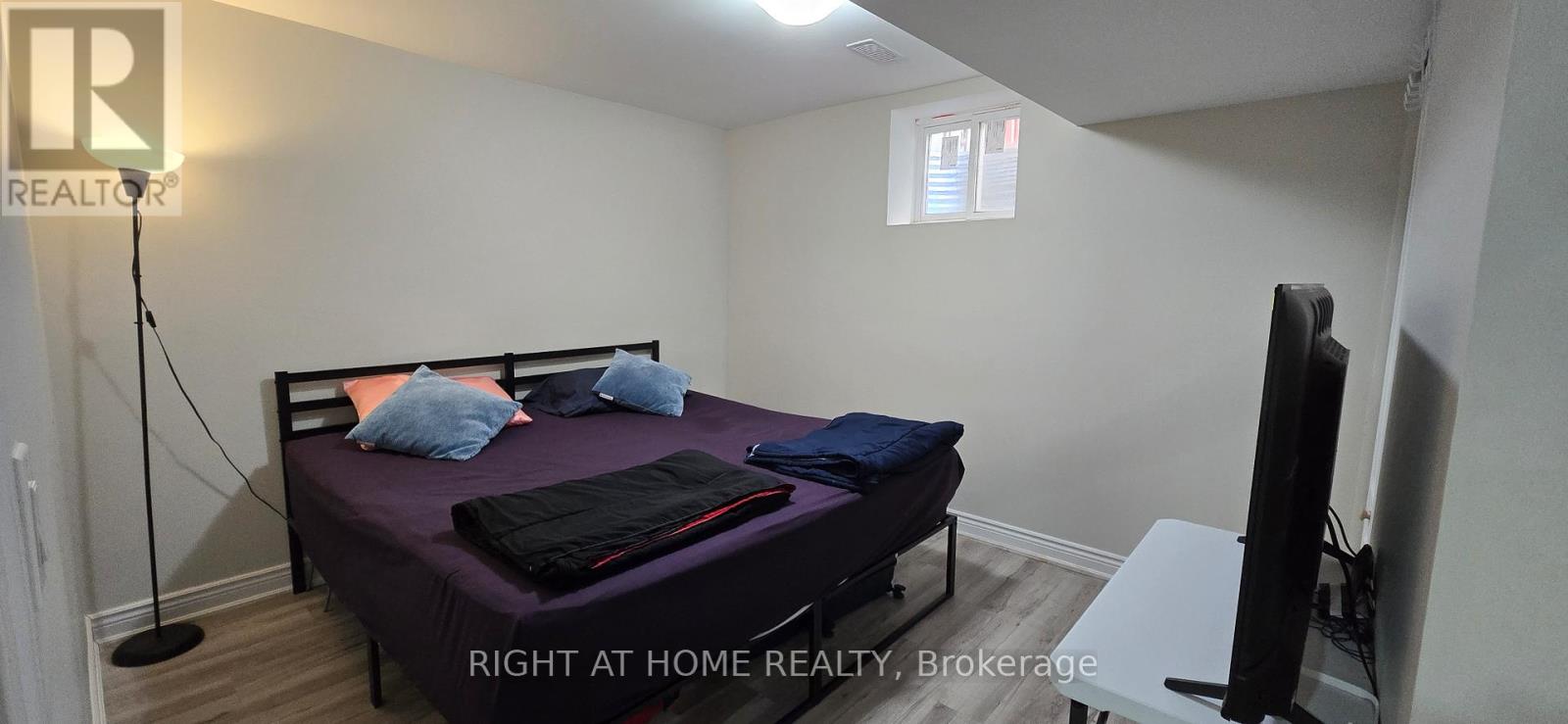 Bsmt - 347 Bristol Road W, Mississauga (Hurontario), Ontario  L5R 3R7 - Photo 5 - W12854378
