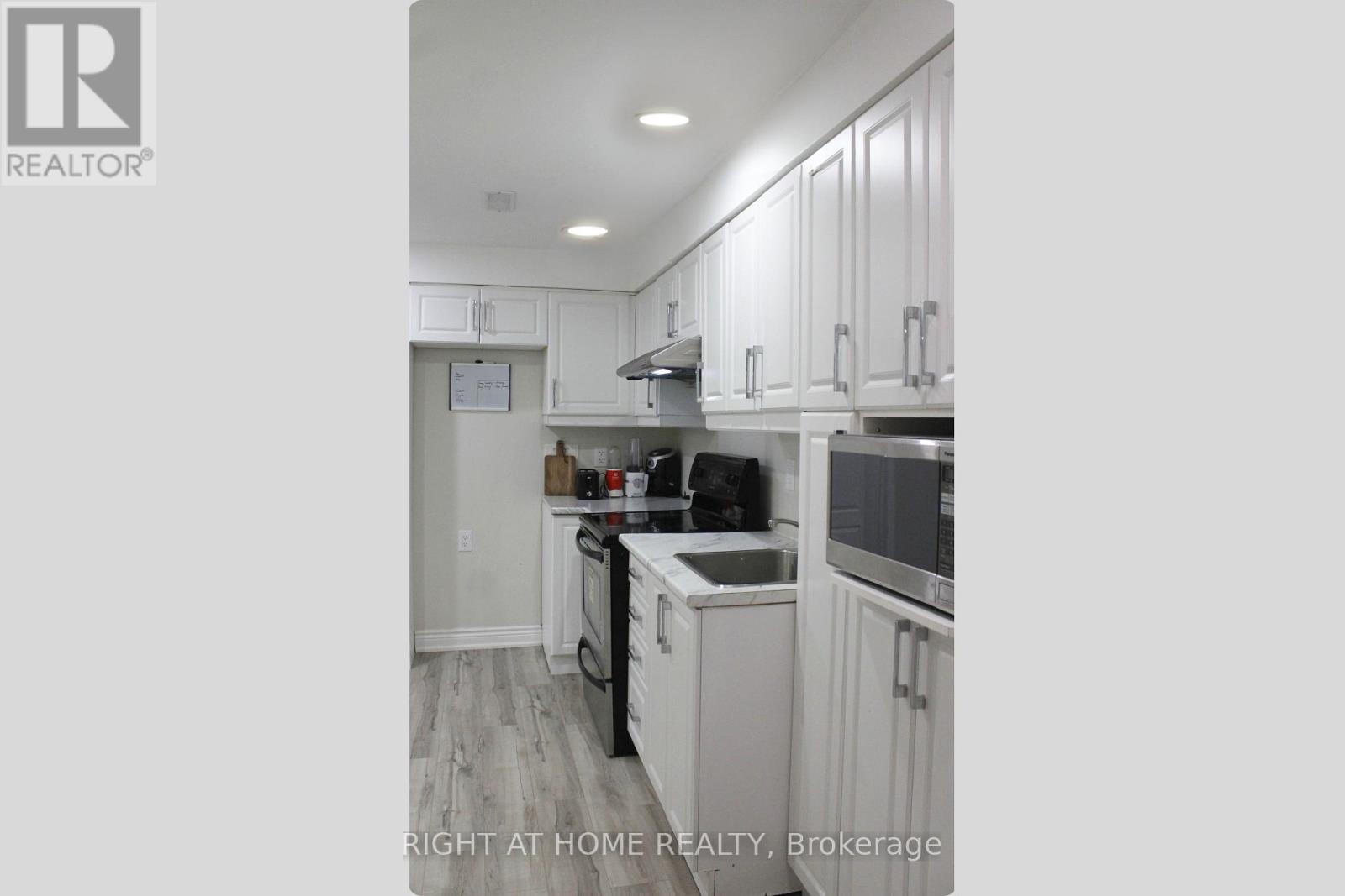 Bsmt - 347 Bristol Road W, Mississauga (Hurontario), Ontario  L5R 3R7 - Photo 9 - W12854378