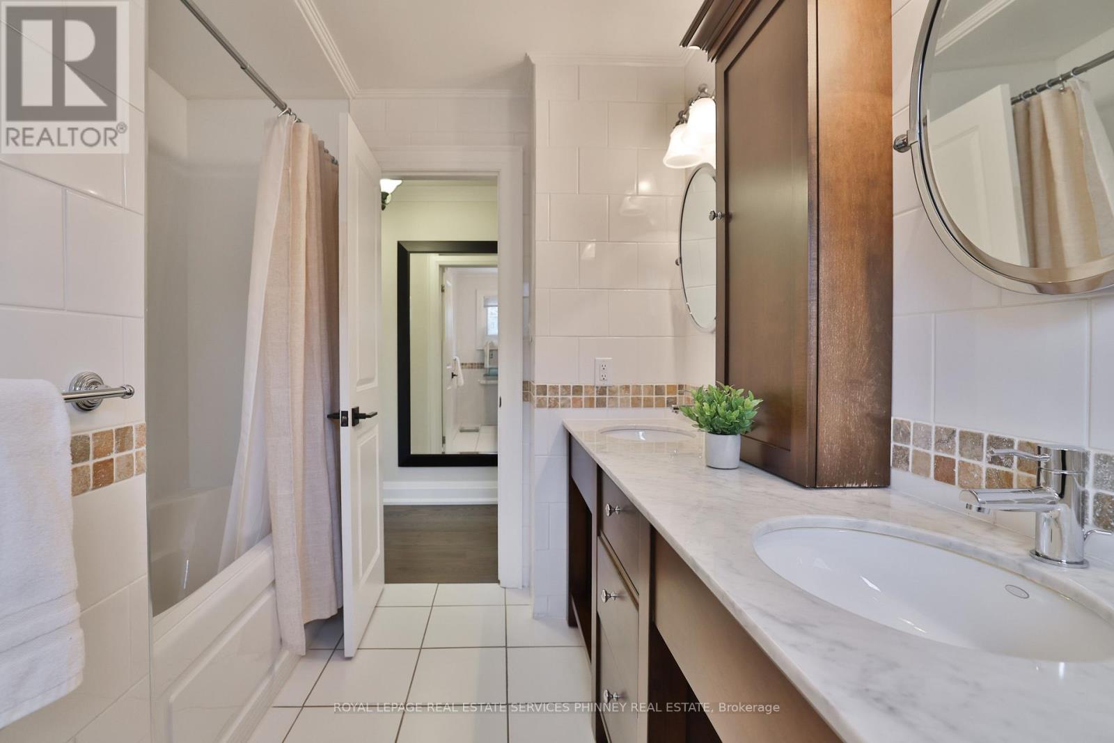 1053 Fair Birch Drive, Mississauga (Lorne Park), Ontario  L5H 1M4 - Photo 39 - W12854398