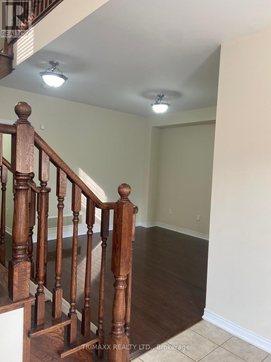 7 Vinewood Road, Caledon, Ontario  L7C 4A9 - Photo 7 - W12854446