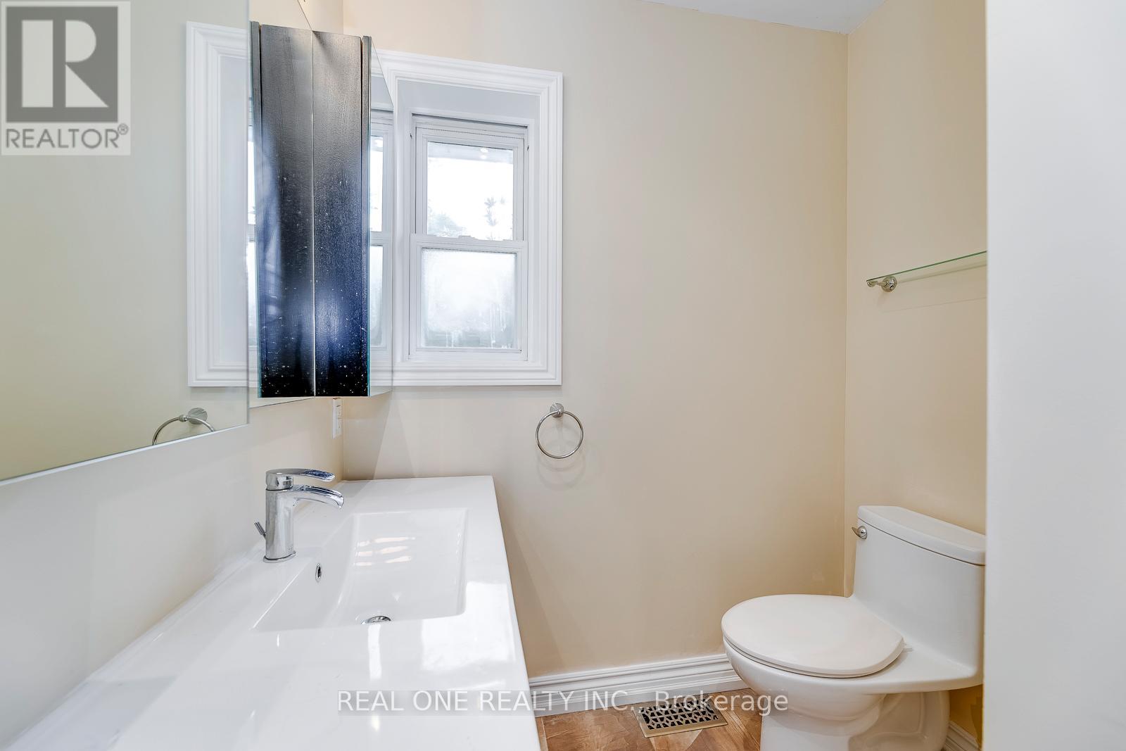 2181 Courtland Drive, Burlington, Ontario  L7R 1S2 - Photo 20 - W12854460