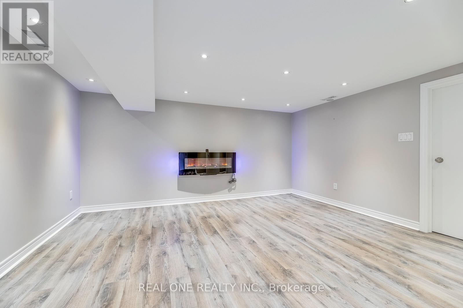 2181 Courtland Drive, Burlington, Ontario  L7R 1S2 - Photo 28 - W12854460