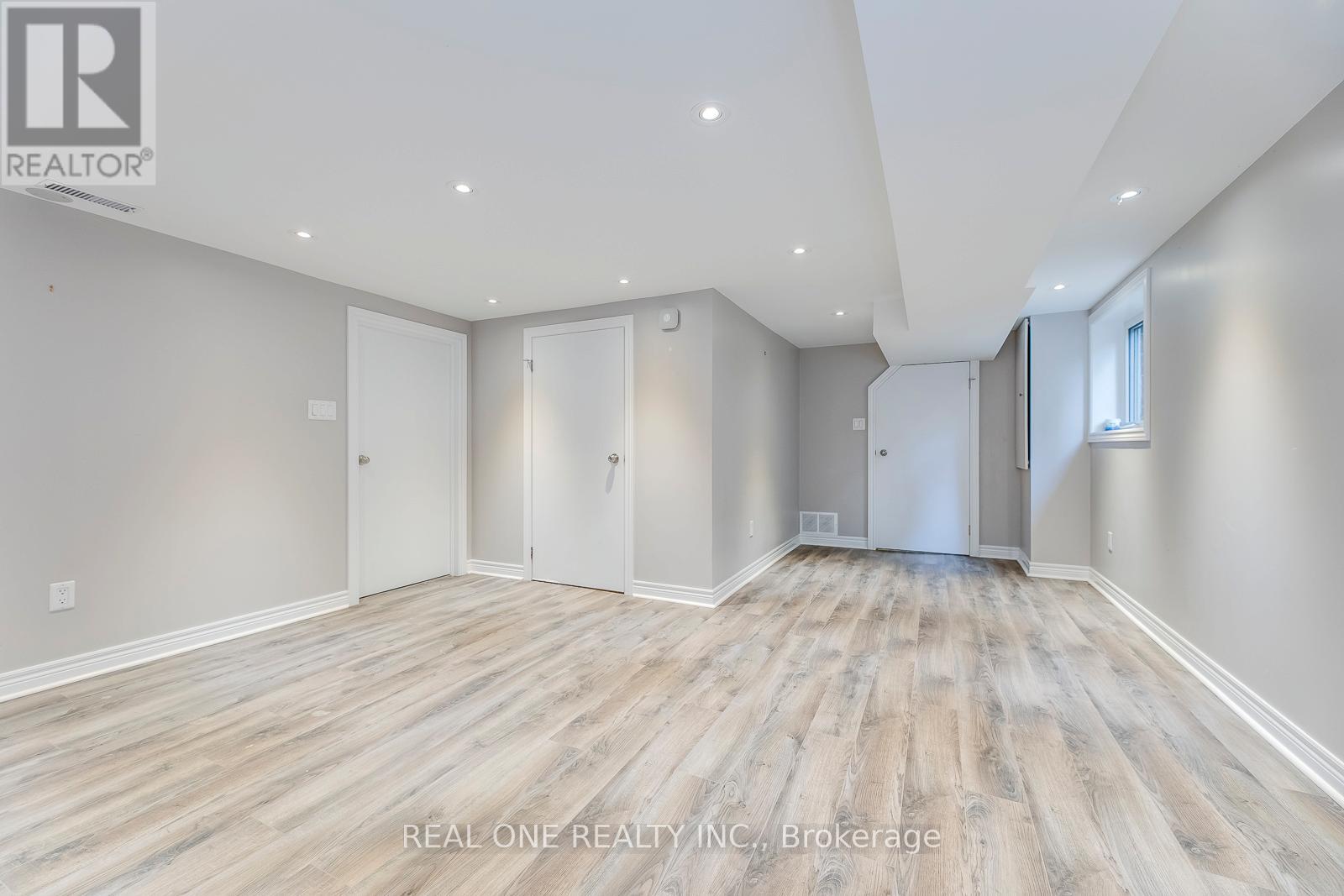 2181 Courtland Drive, Burlington, Ontario  L7R 1S2 - Photo 29 - W12854460