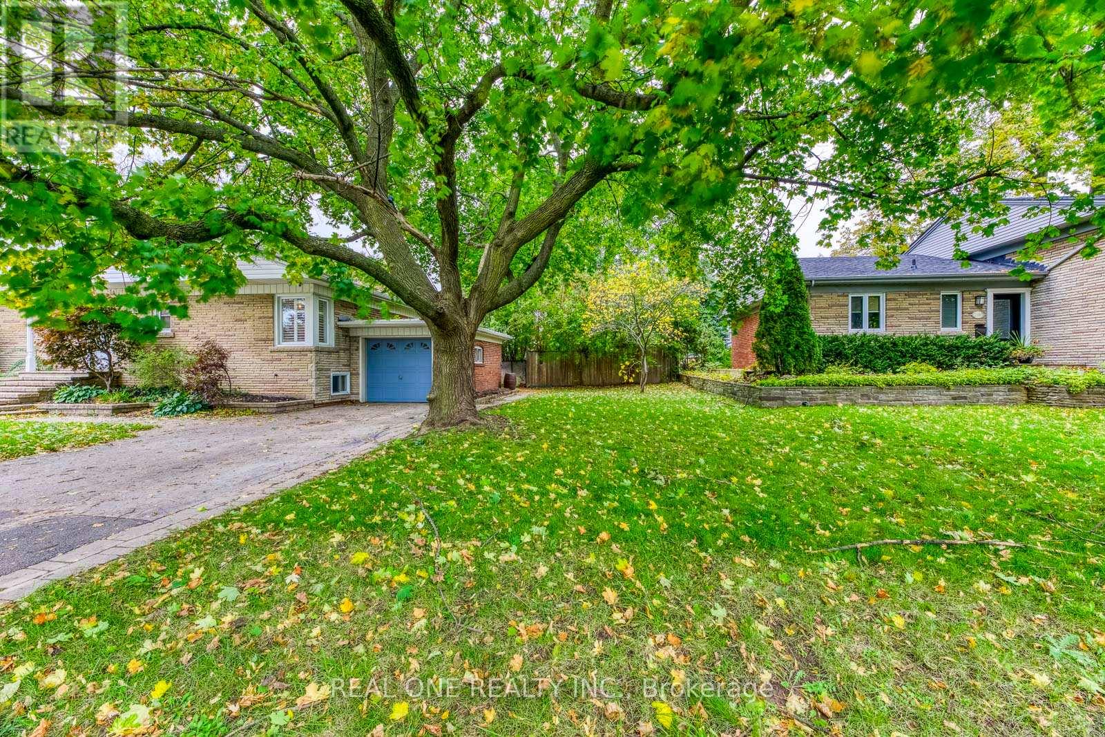 2181 Courtland Drive, Burlington, Ontario  L7R 1S2 - Photo 32 - W12854460