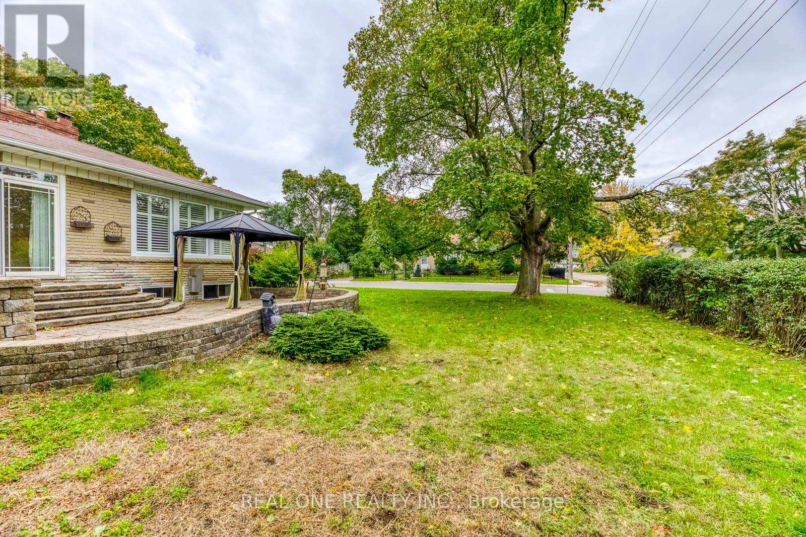 2181 Courtland Drive, Burlington, Ontario  L7R 1S2 - Photo 36 - W12854460