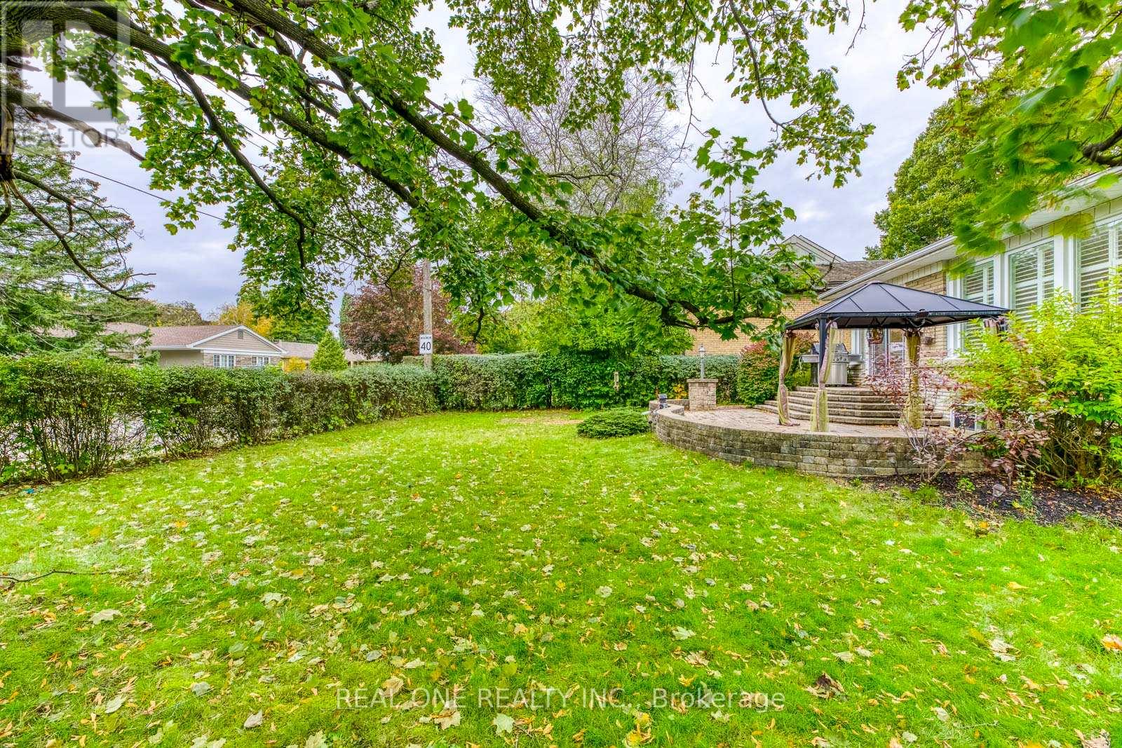 2181 Courtland Drive, Burlington, Ontario  L7R 1S2 - Photo 41 - W12854460