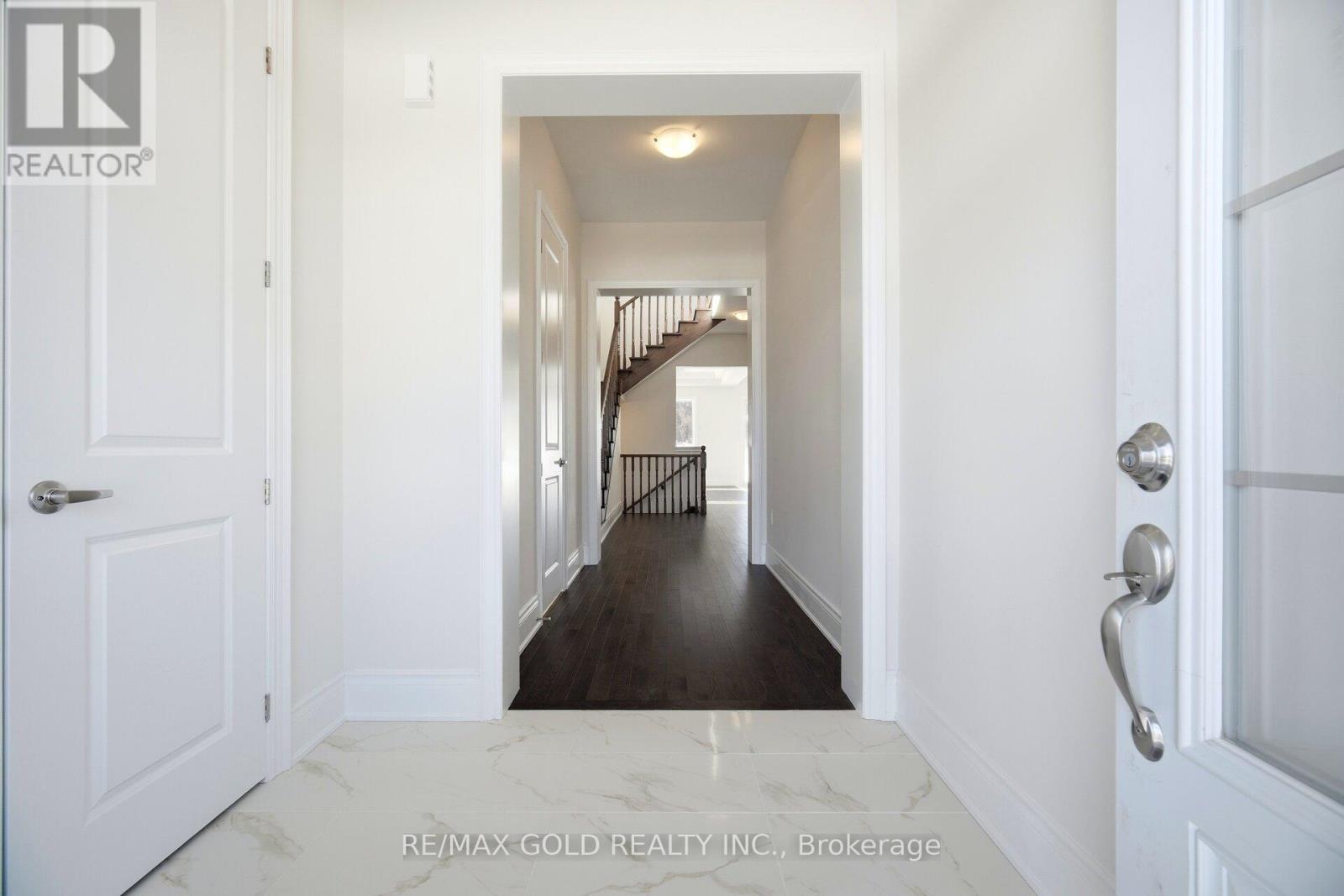 32 Addison Street, Caledon, Ontario  L7C 4N2 - Photo 3 - W12854476