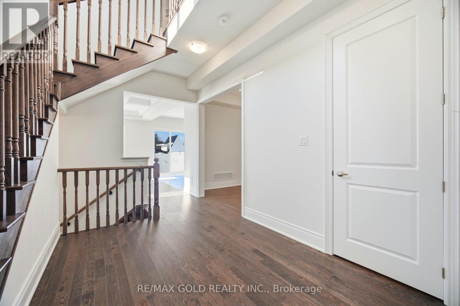 32 Addison Street, Caledon, Ontario  L7C 4N2 - Photo 4 - W12854476