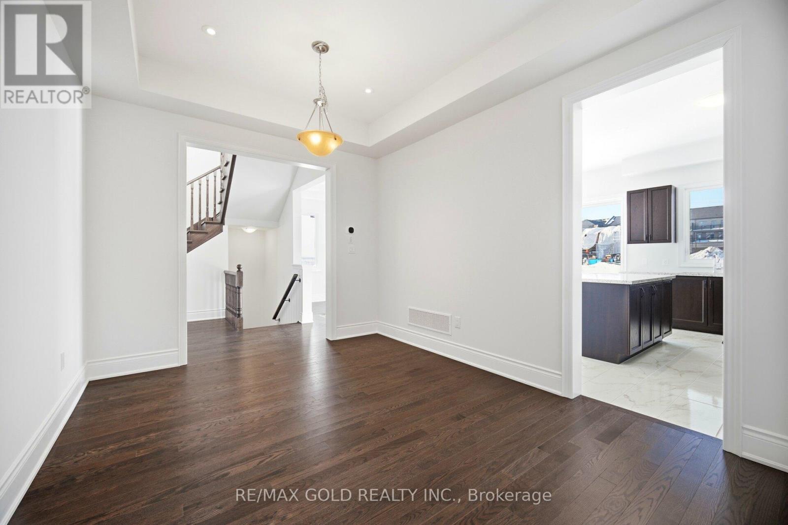 32 Addison Street, Caledon, Ontario  L7C 4N2 - Photo 6 - W12854476