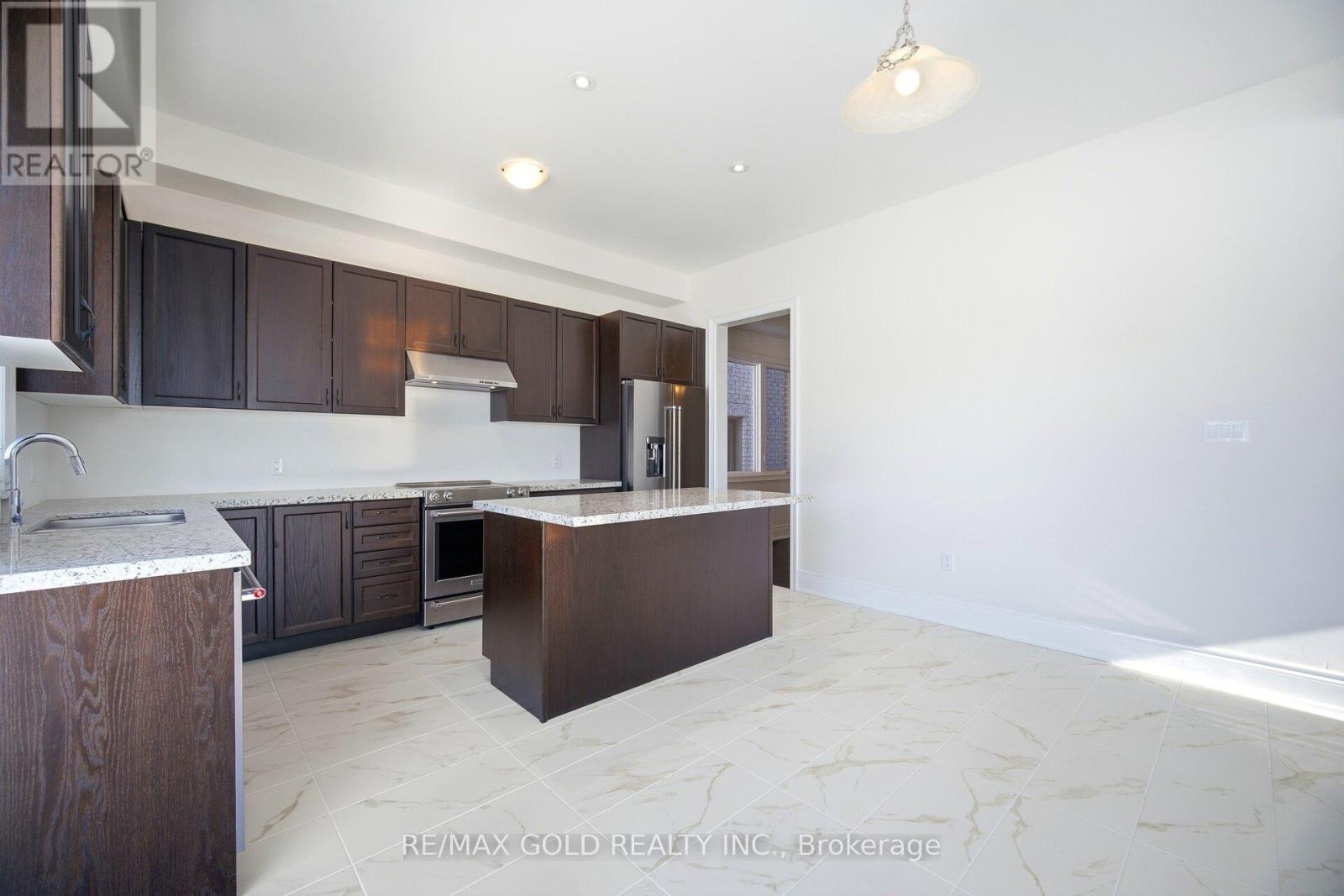 32 Addison Street, Caledon, Ontario  L7C 4N2 - Photo 7 - W12854476