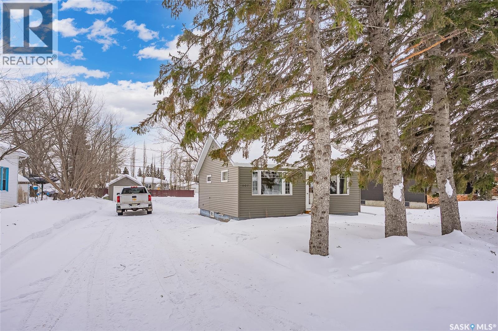 207 2nd Street S, Wakaw, Saskatchewan  S0K 4P0 - Photo 3 - SK029851