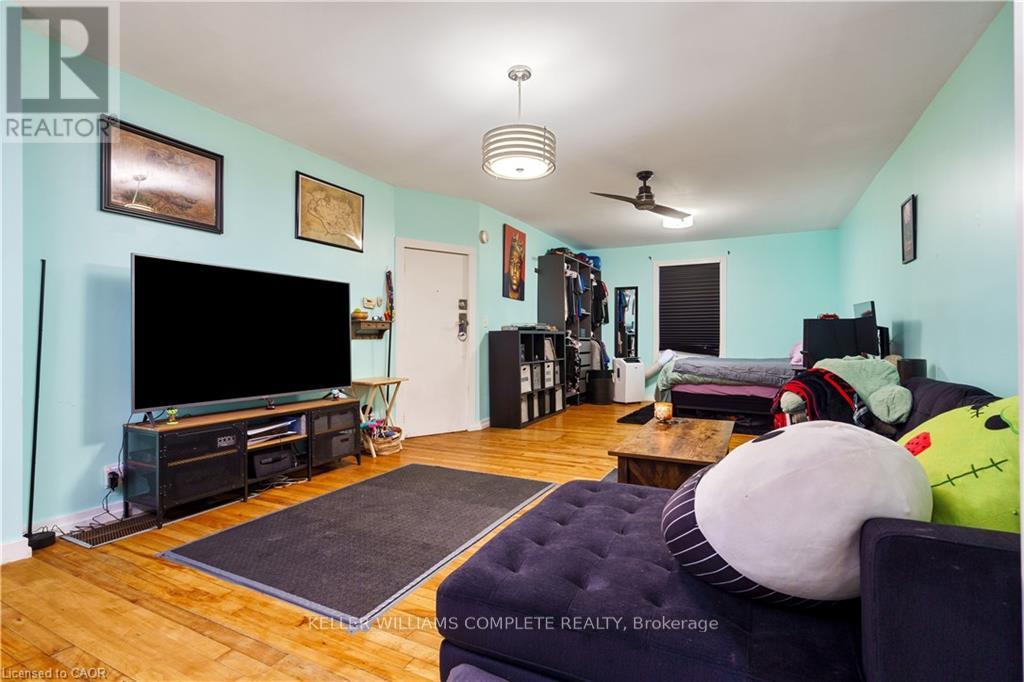 219 Avondale Street, Hamilton (Crown Point), Ontario  L8L 7C4 - Photo 4 - X12854302