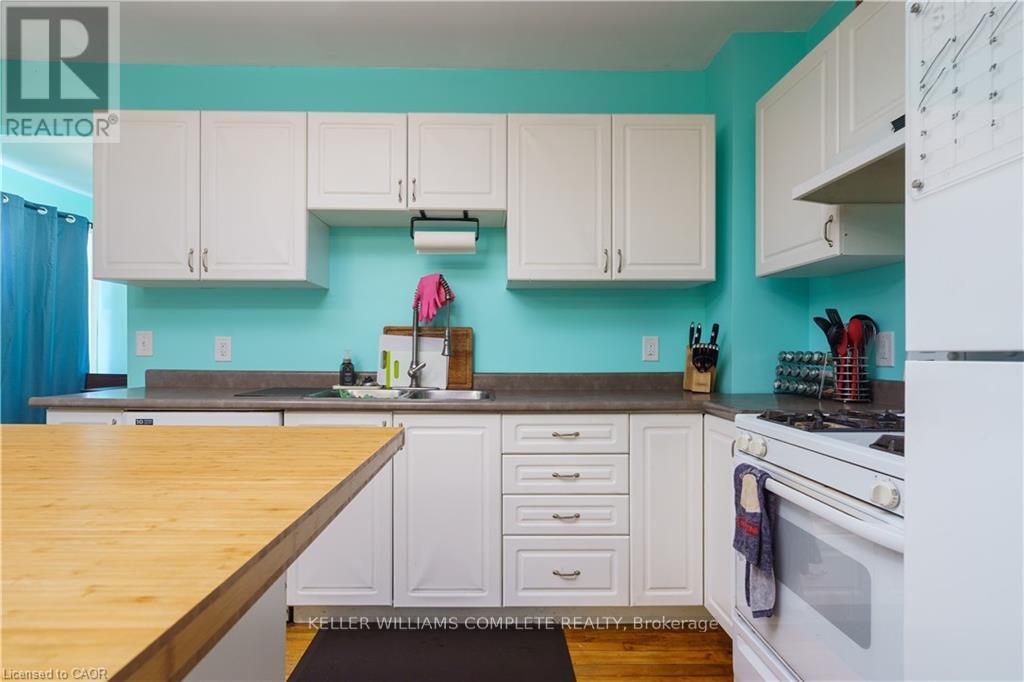 219 Avondale Street, Hamilton (Crown Point), Ontario  L8L 7C4 - Photo 7 - X12854302