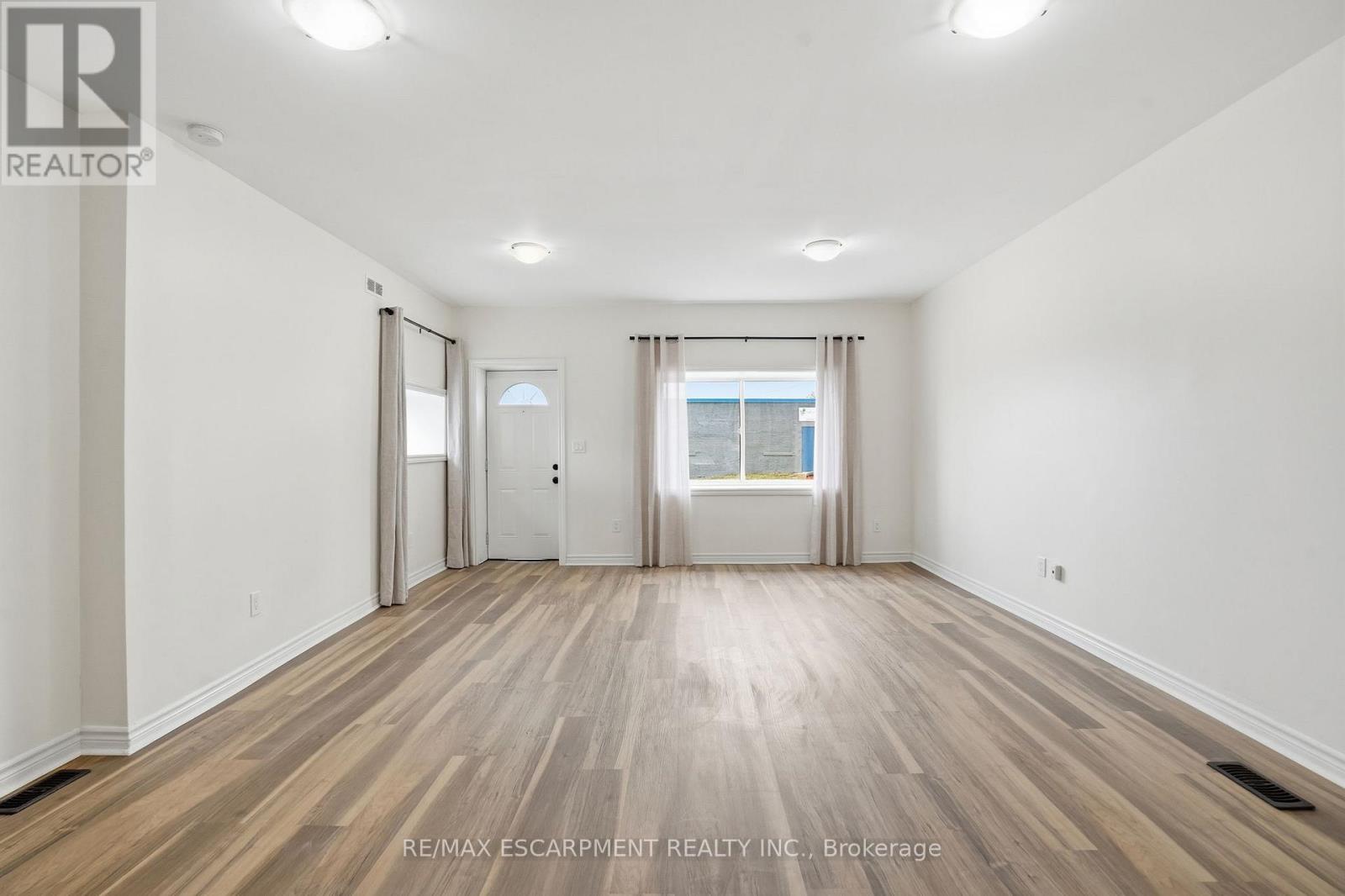 Bachelor - 237 Queen Street N, Hamilton (Strathcona), Ontario  L8R 2W2 - Photo 8 - X12854324