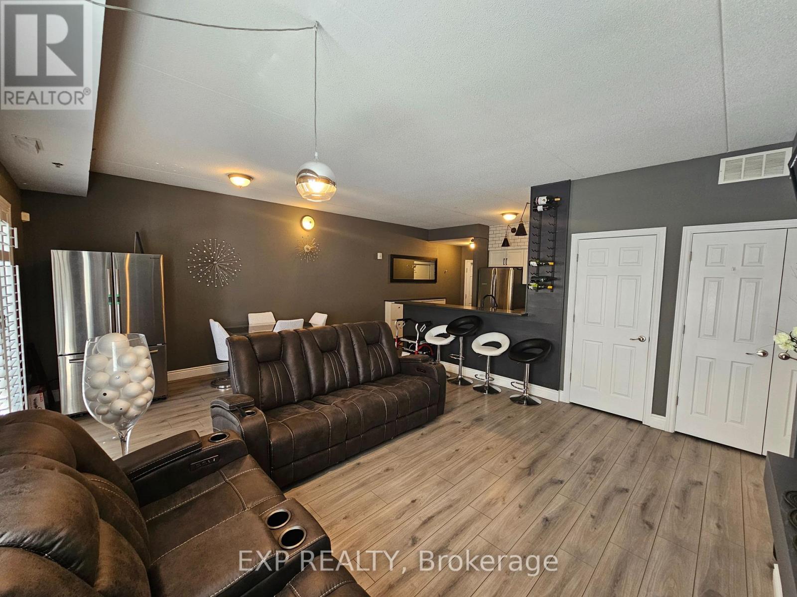 102 - 308 Watson Parkway N, Guelph (Grange Road), Ontario  N1E 0G7 - Photo 11 - X12854364