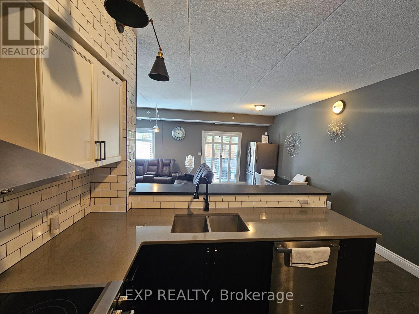 102 - 308 Watson Parkway N, Guelph (Grange Road), Ontario  N1E 0G7 - Photo 4 - X12854364