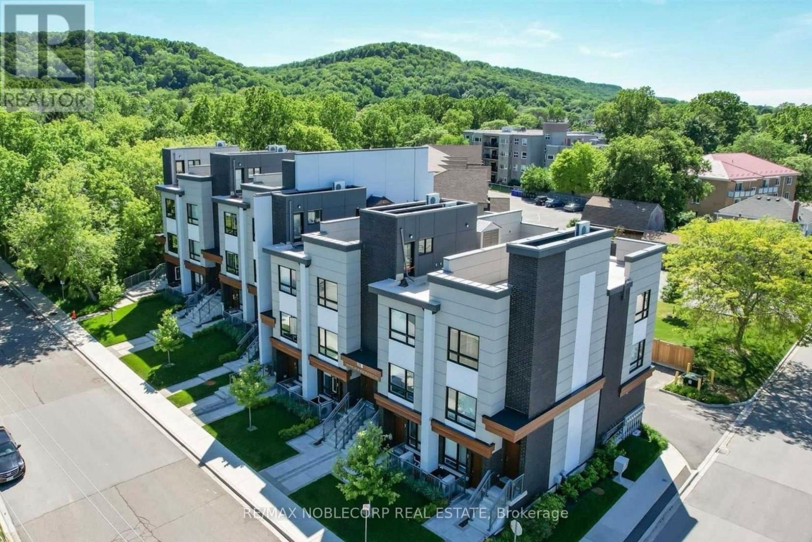 10 - 39 ROBINSON STREET N, Grimsby, Ontario