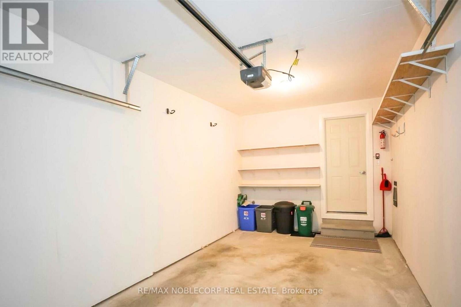 10 - 39 Robinson Street N, Grimsby (Grimsby East), Ontario  L3M 3C8 - Photo 15 - X12854390