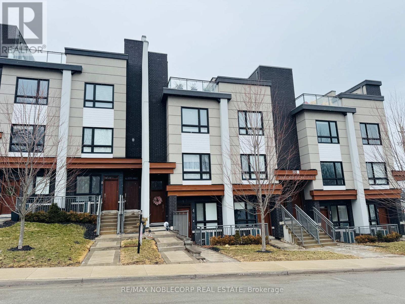 10 - 39 Robinson Street N, Grimsby (Grimsby East), Ontario  L3M 3C8 - Photo 2 - X12854390