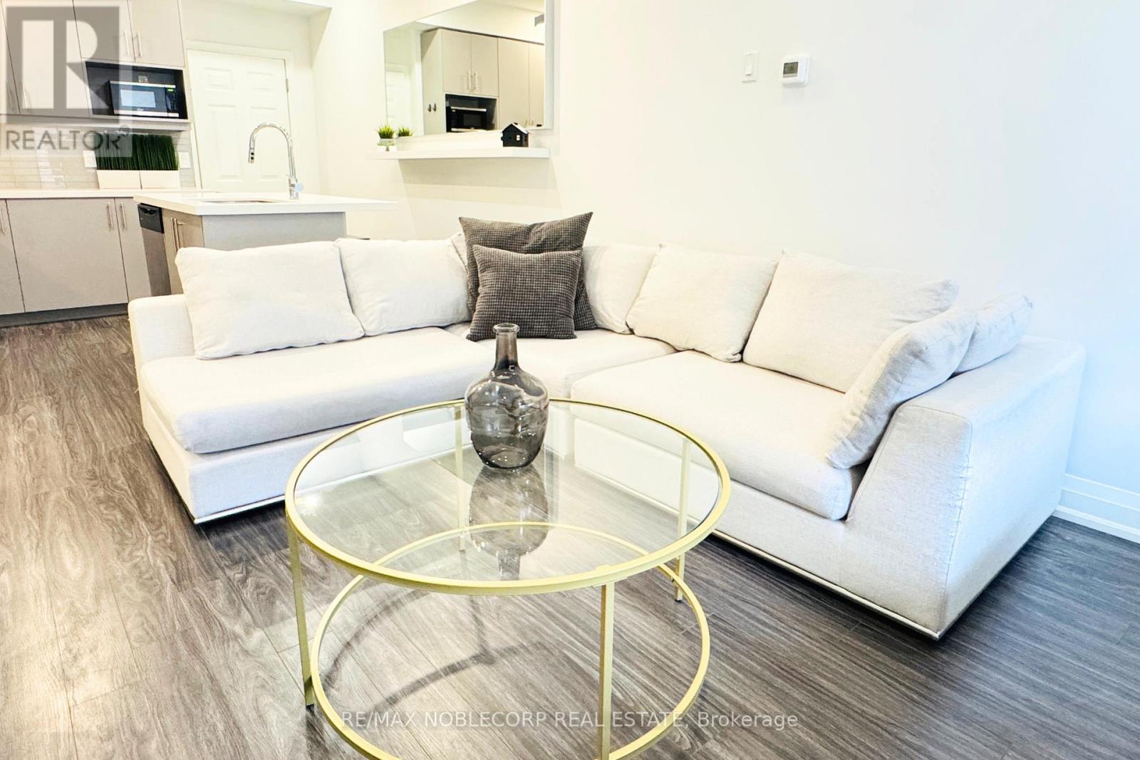 10 - 39 Robinson Street N, Grimsby (Grimsby East), Ontario  L3M 3C8 - Photo 6 - X12854390