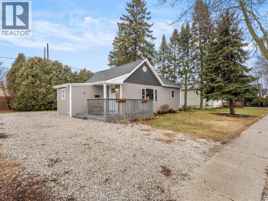 13 Martin, Leamington, Ontario  N8H 2R5 - Photo 2 - 26004741