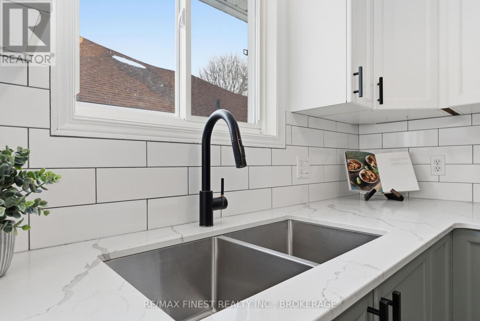 405 Fieldstone Drive, Kingston (Kingston East (Incl Barret Crt)), Ontario  K7K 7E1 - Photo 14 - X12854500