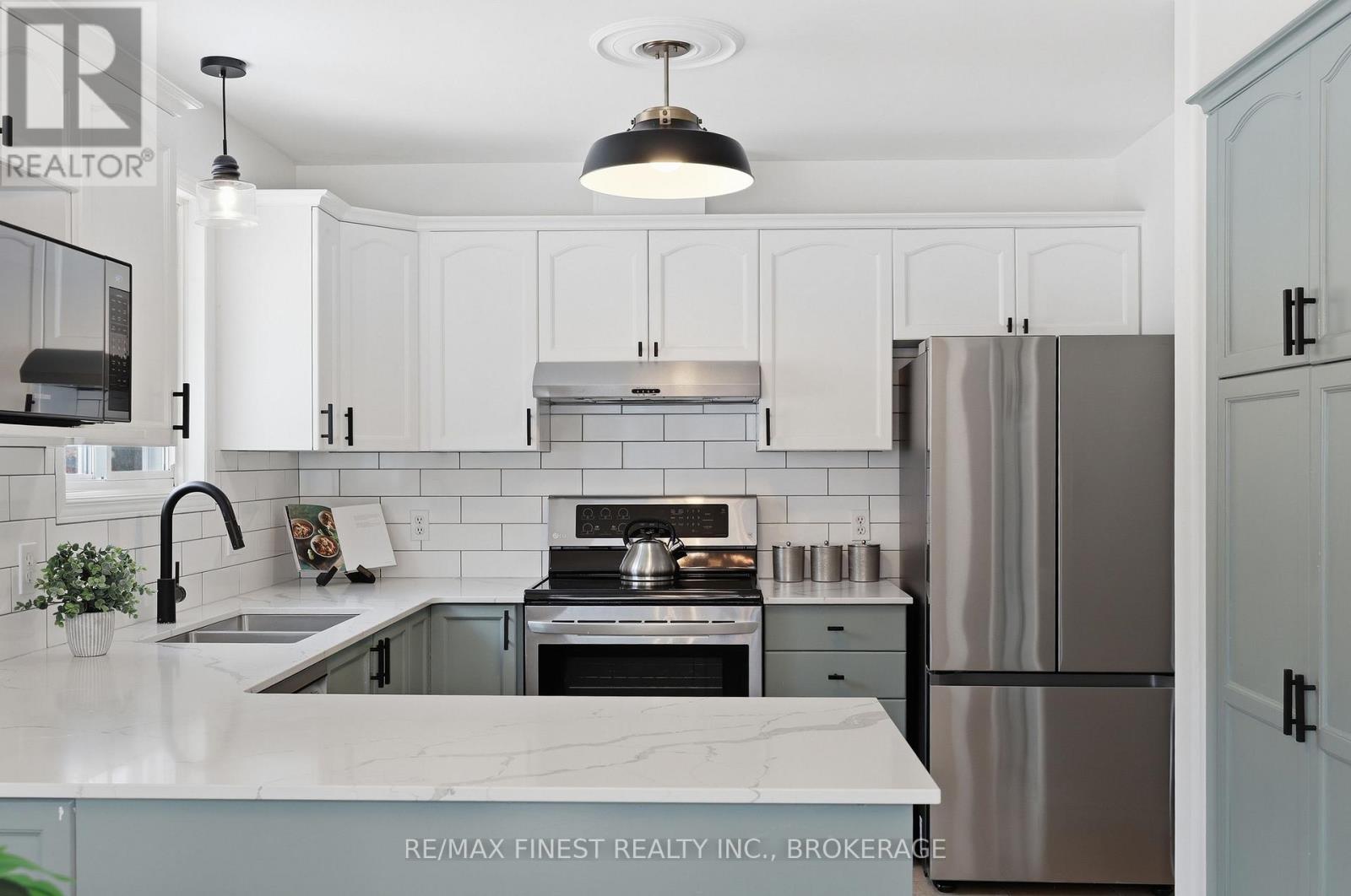 405 Fieldstone Drive, Kingston (Kingston East (Incl Barret Crt)), Ontario  K7K 7E1 - Photo 17 - X12854500