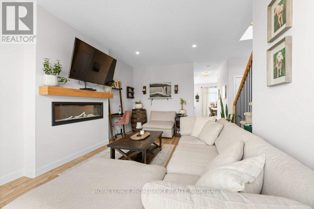 139 Superior Drive, Loyalist, Ontario  K7N 0E5 - Photo 12 - X12854658