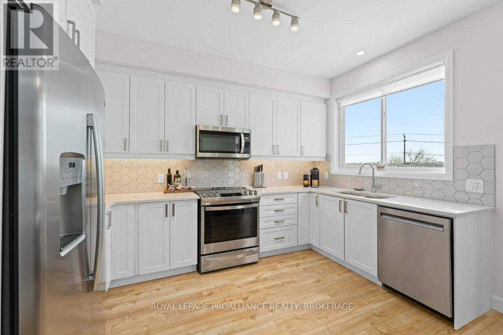 139 Superior Drive, Loyalist, Ontario  K7N 0E5 - Photo 15 - X12854658