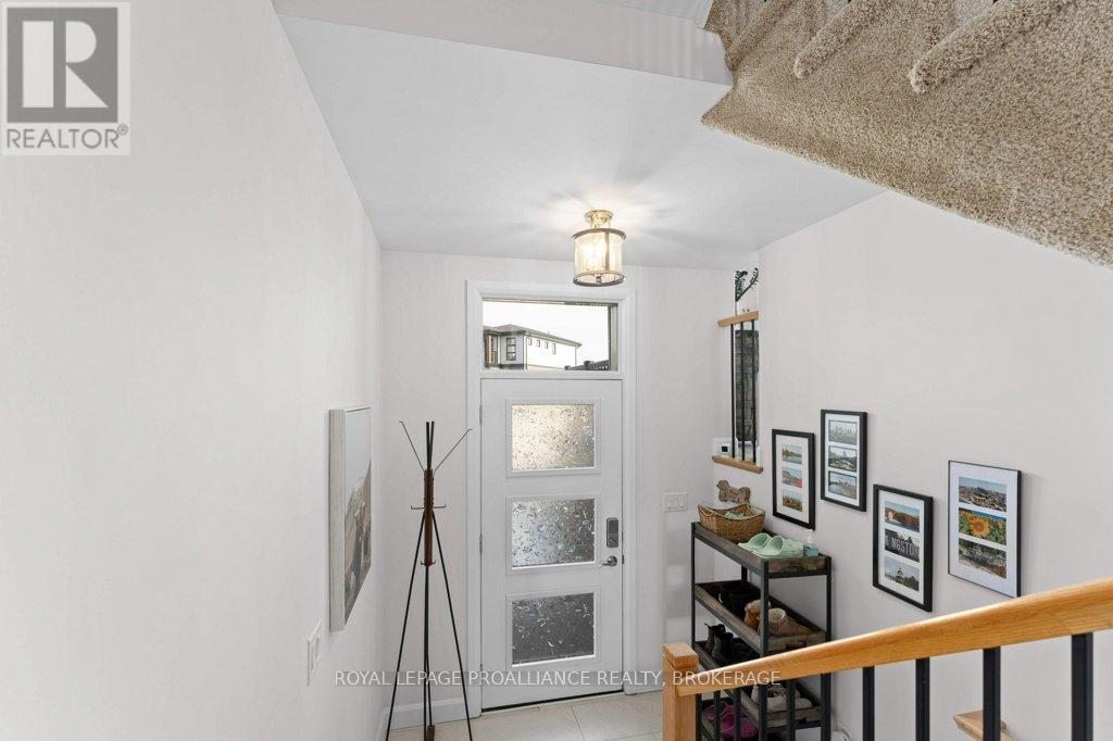 139 Superior Drive, Loyalist, Ontario  K7N 0E5 - Photo 3 - X12854658