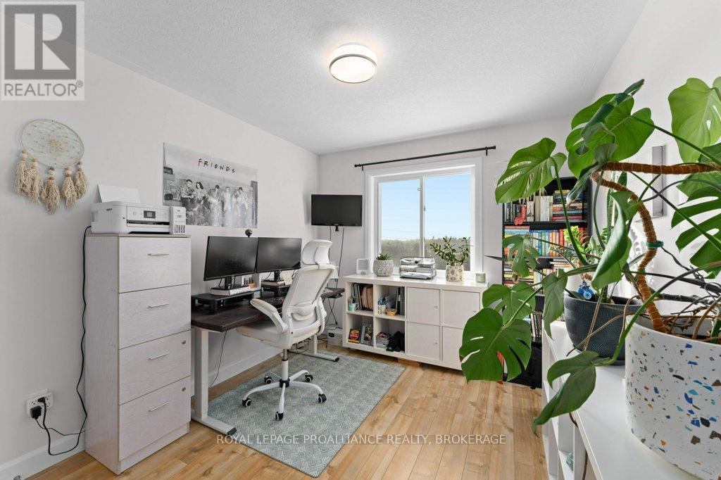 139 Superior Drive, Loyalist, Ontario  K7N 0E5 - Photo 32 - X12854658