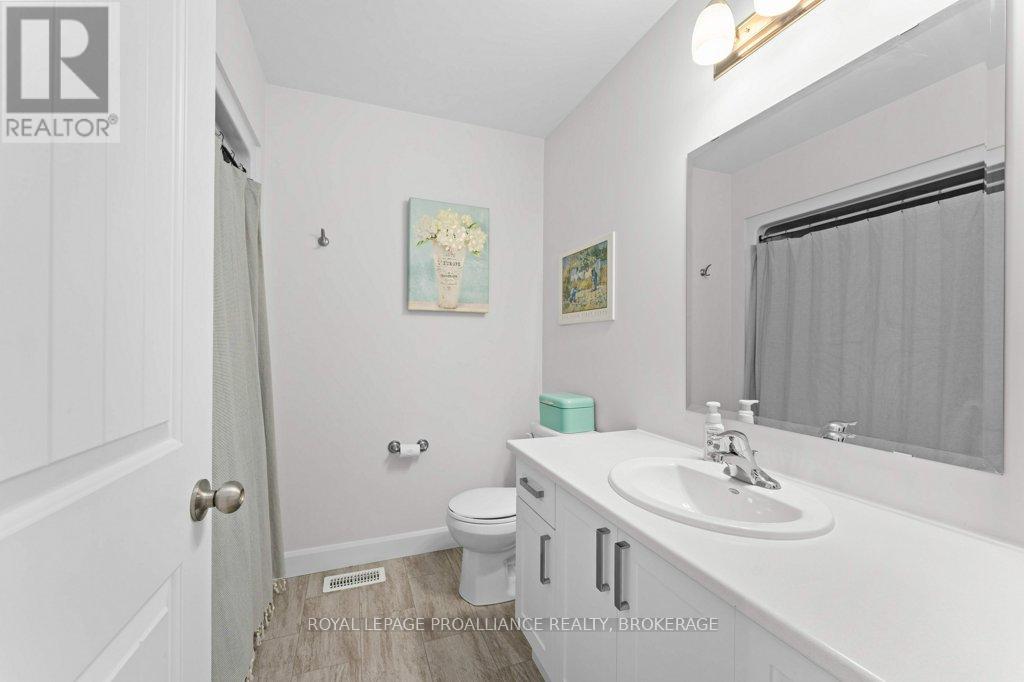 139 Superior Drive, Loyalist, Ontario  K7N 0E5 - Photo 34 - X12854658