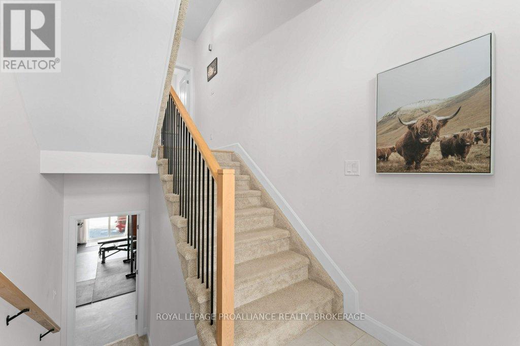 139 Superior Drive, Loyalist, Ontario  K7N 0E5 - Photo 4 - X12854658