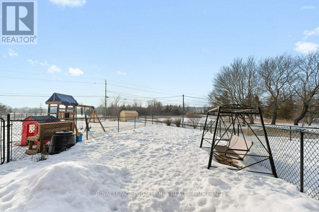 139 Superior Drive, Loyalist, Ontario  K7N 0E5 - Photo 41 - X12854658