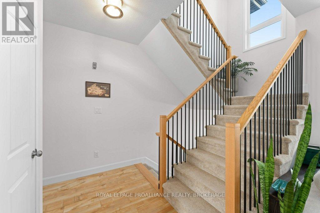 139 Superior Drive, Loyalist, Ontario  K7N 0E5 - Photo 6 - X12854658