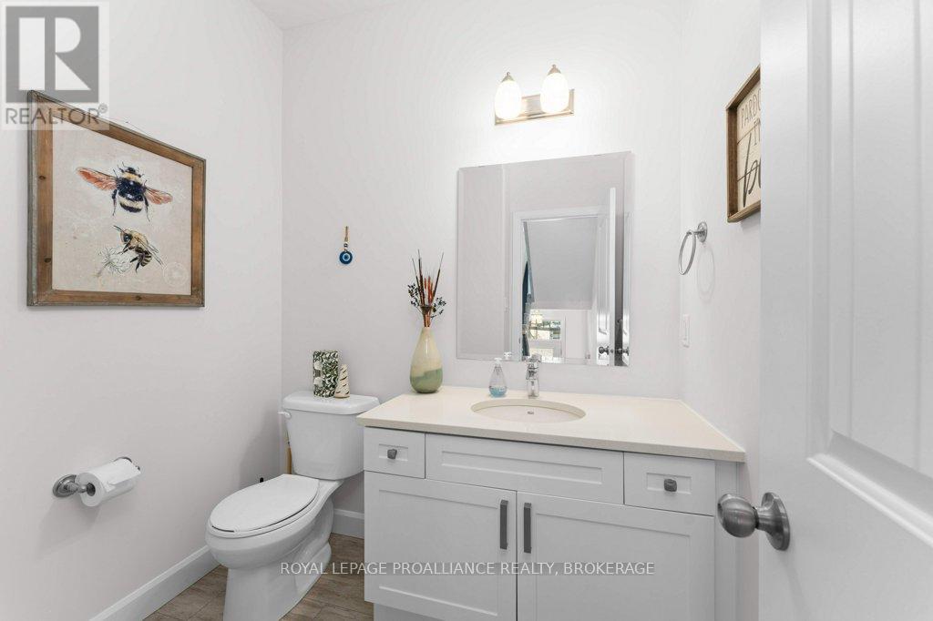 139 Superior Drive, Loyalist, Ontario  K7N 0E5 - Photo 8 - X12854658